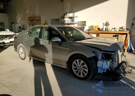 2022 Toyota Camry Le из США, поврежденный, VIN 4T1C11BK3NU057724